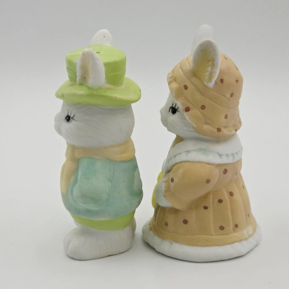 Vtg Youngs Inc Easter Bunny Salt‎ Pepper Shakers Small Ceramic Pastel Pair Decor